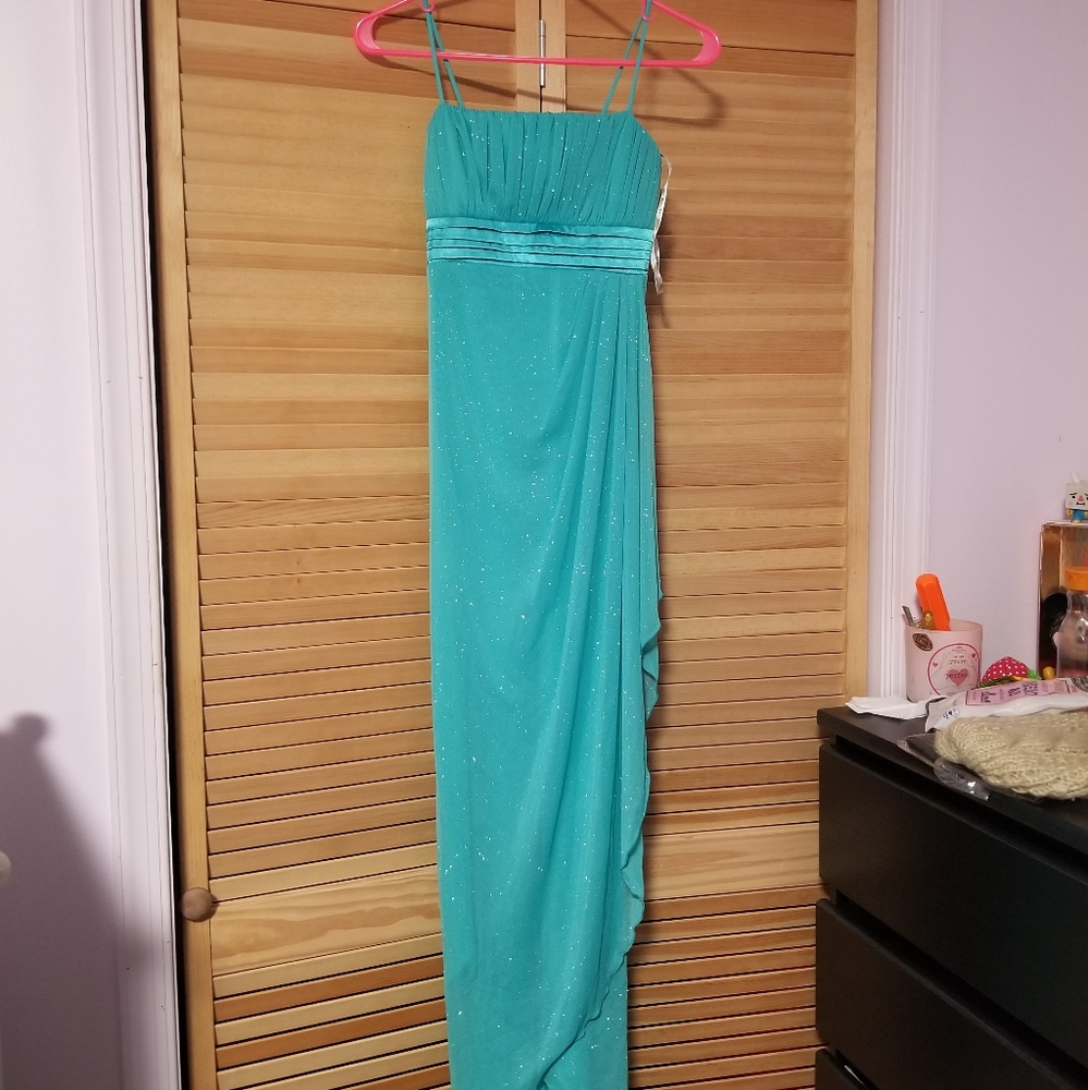 Dress - Picture 2 of 4